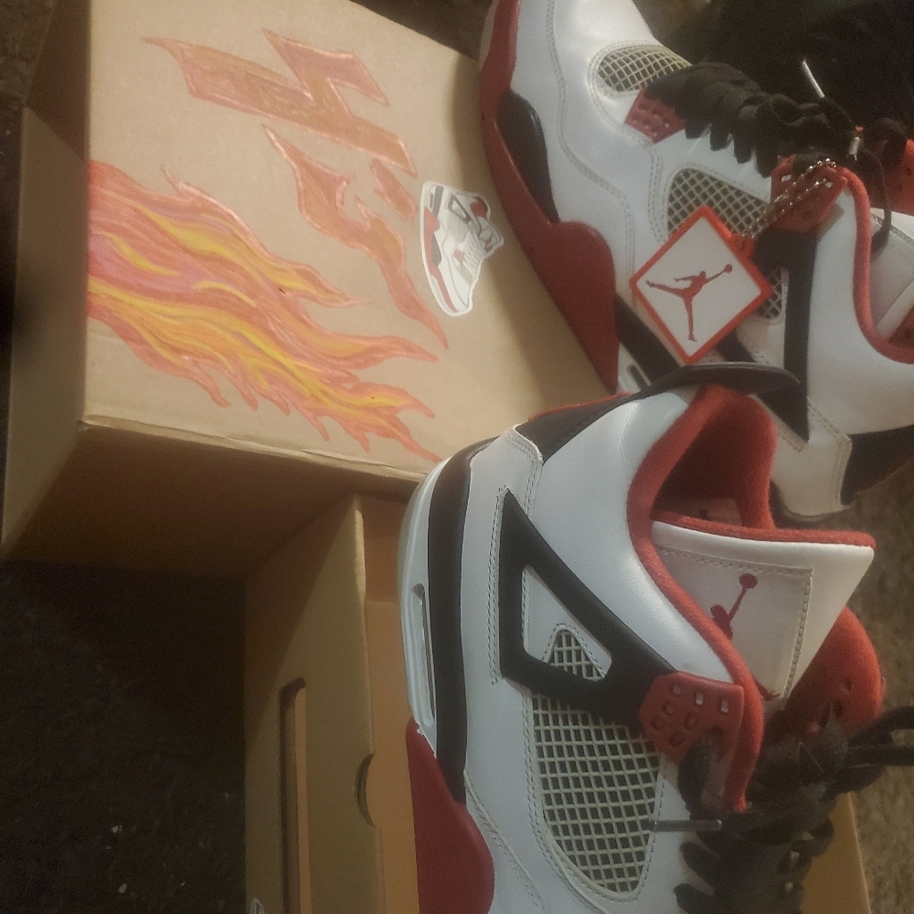 Jordan Retro 4 fire 🔥 mens size 10